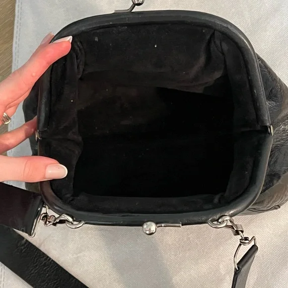 Miu Miu Black Leather Kisslock Purse - Picture 5 of 8